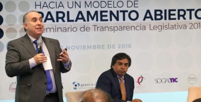 Momento de la ponencia sobre transparencia en el Senado de Mexico